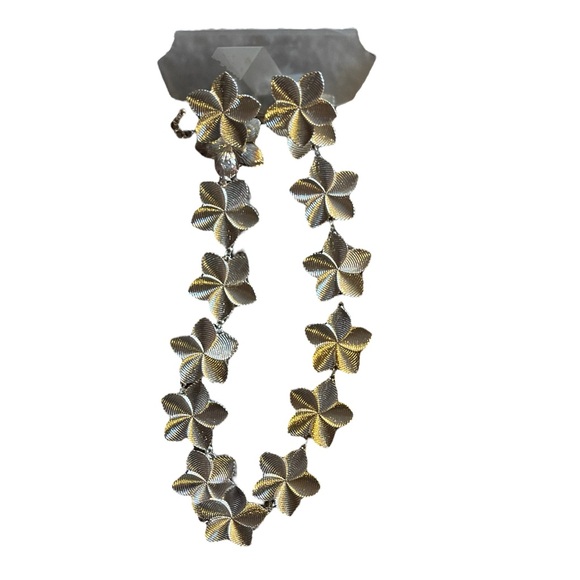 Jewelry Set Earrings and Necklace - Picture 2 of 3